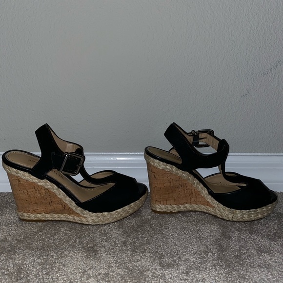 Black Wedges - Picture 4 of 5